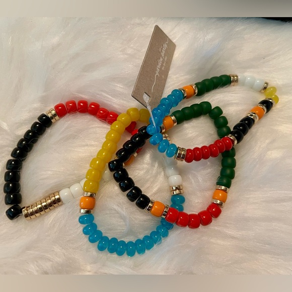 🏬NEW🏬 Beautiful multi colored bracelets. Comes with all 4 - Picture 2 of 2